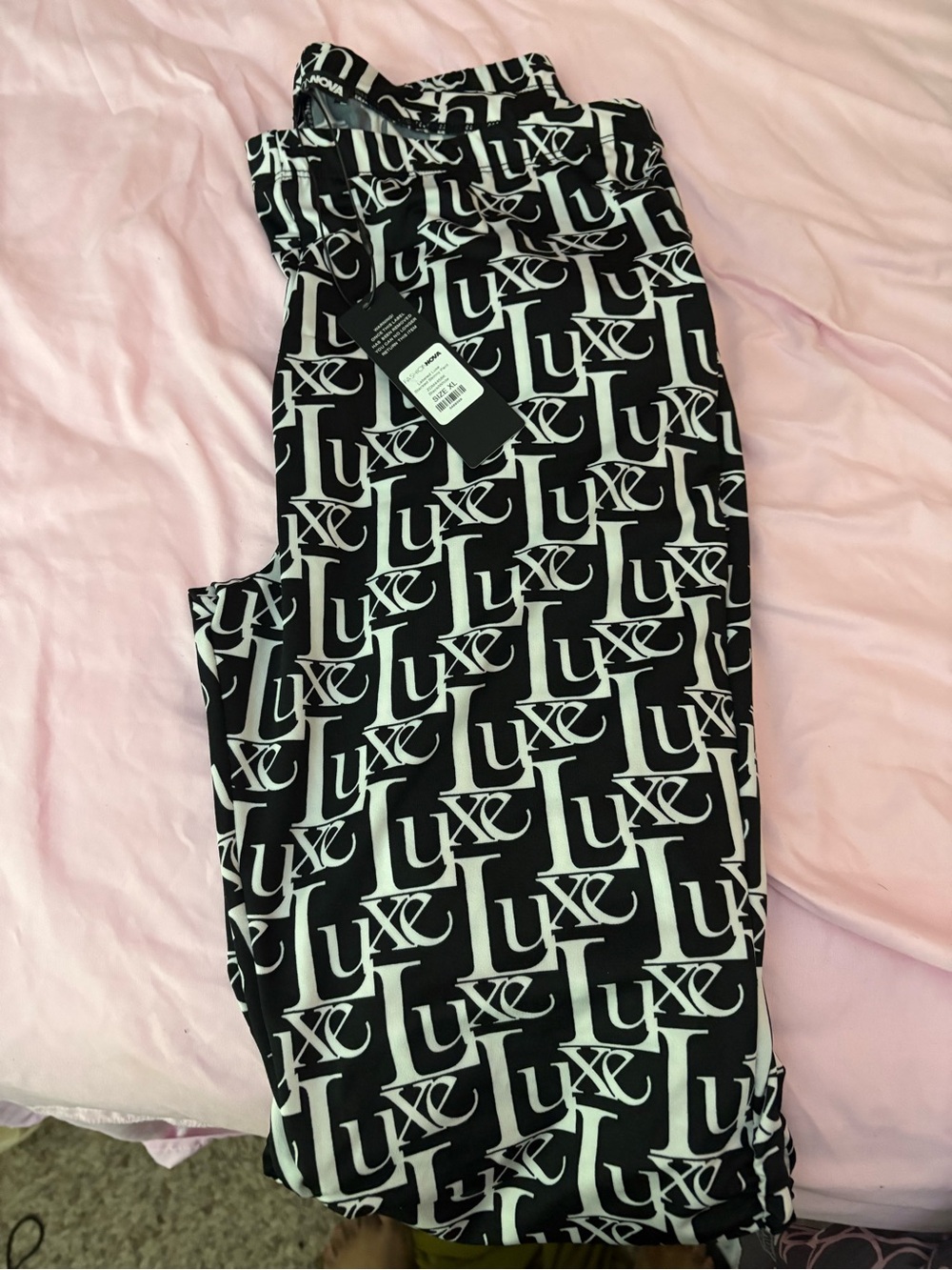Luxe Black & White Logo Print women Leggings